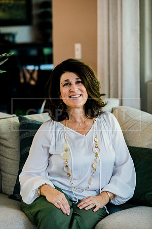laura.headshots.526