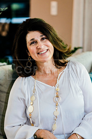 laura.headshots.528