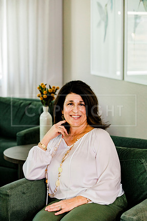 laura.headshots.534
