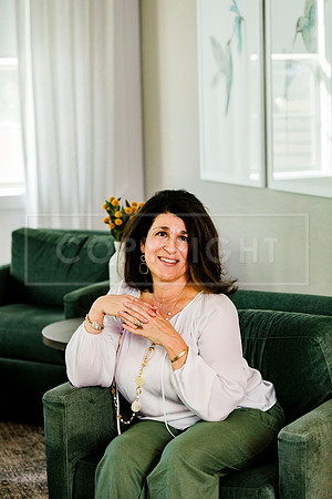 laura.headshots.540