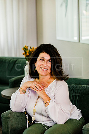laura.headshots.541