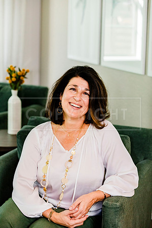 laura.headshots.544