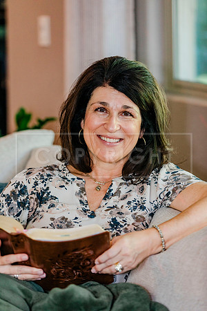laura.headshots.608