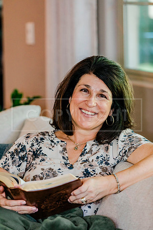 laura.headshots.610