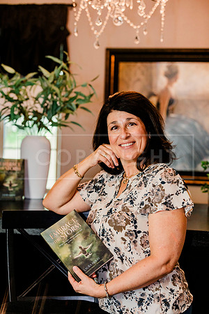 laura.headshots.634