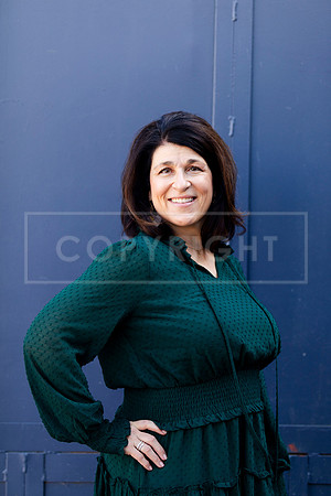 laura.headshots.704