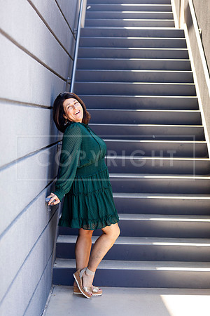laura.headshots.718