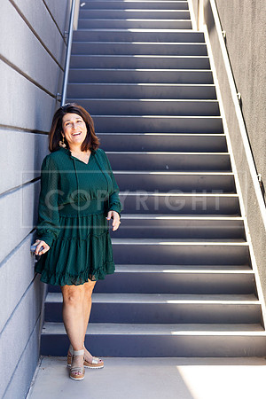 laura.headshots.719