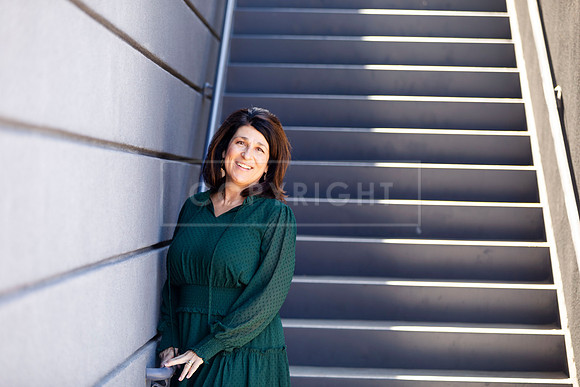 laura.headshots.720