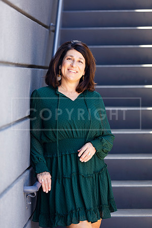 laura.headshots.725